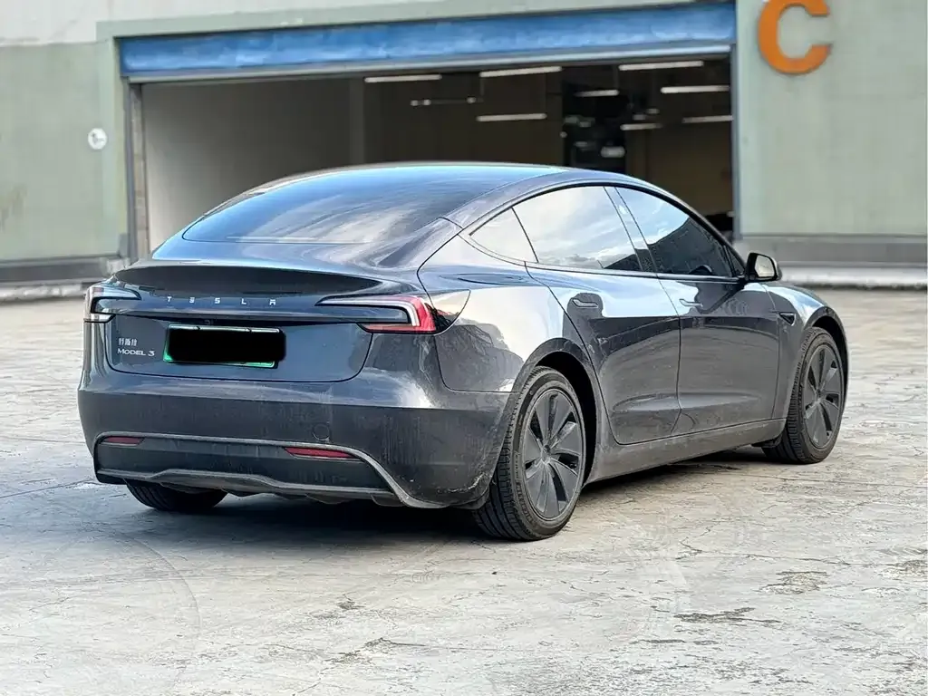 Tesla Model 3 — фото 3