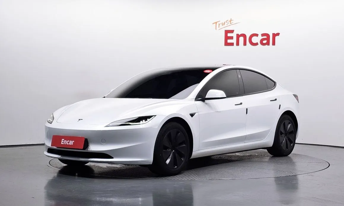 Tesla Model 3 — фото 1