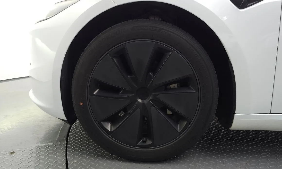 Tesla Model 3 — фото 2
