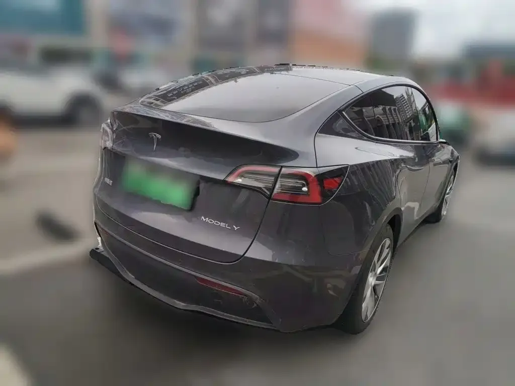 Tesla Model Y — фото 6