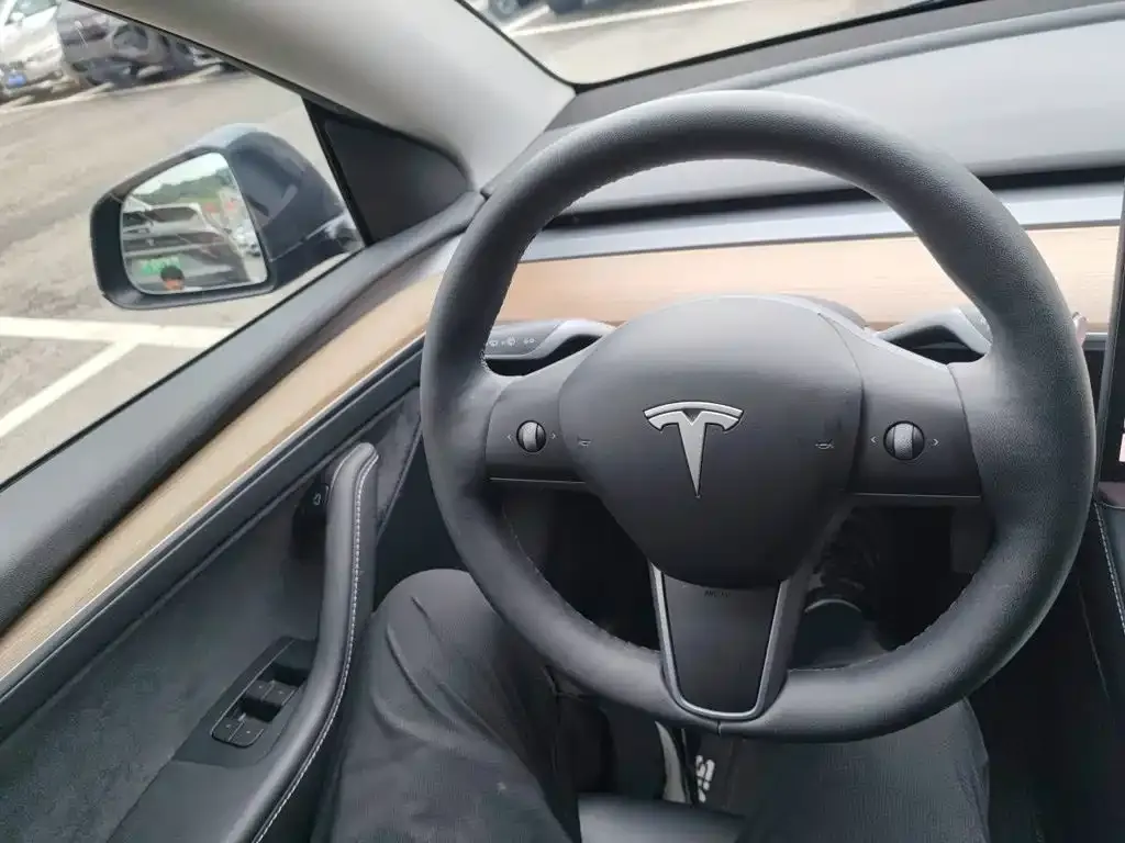 Tesla Model Y — фото 8