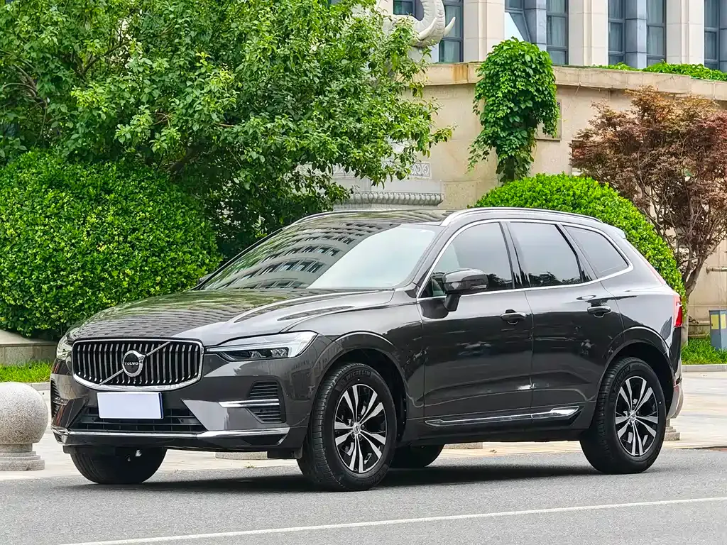 Volvo XC60 — фото 1