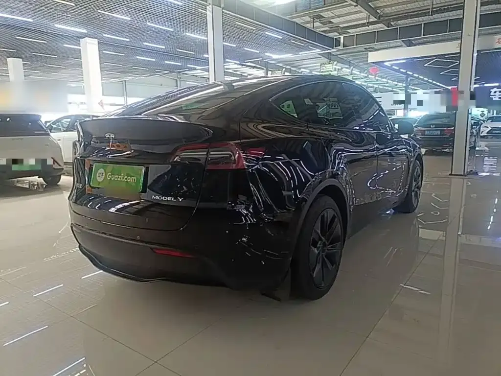 Tesla Model Y — фото 8