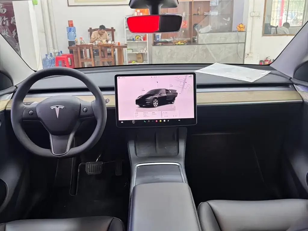 Tesla Model Y — фото 3