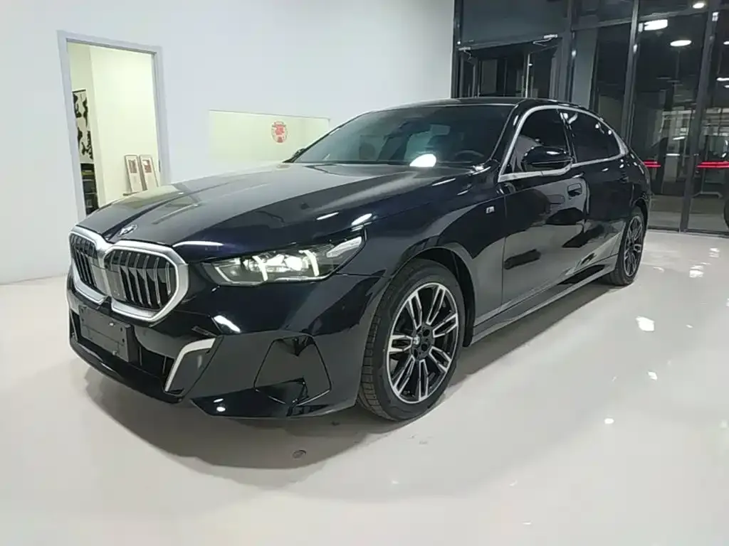 BMW 5 Series — фото 1