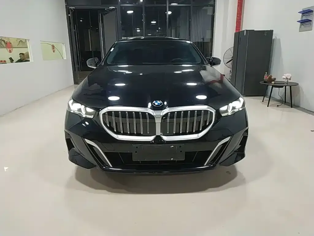 BMW 5 Series — фото 10