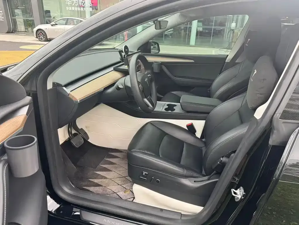Tesla Model Y — фото 4
