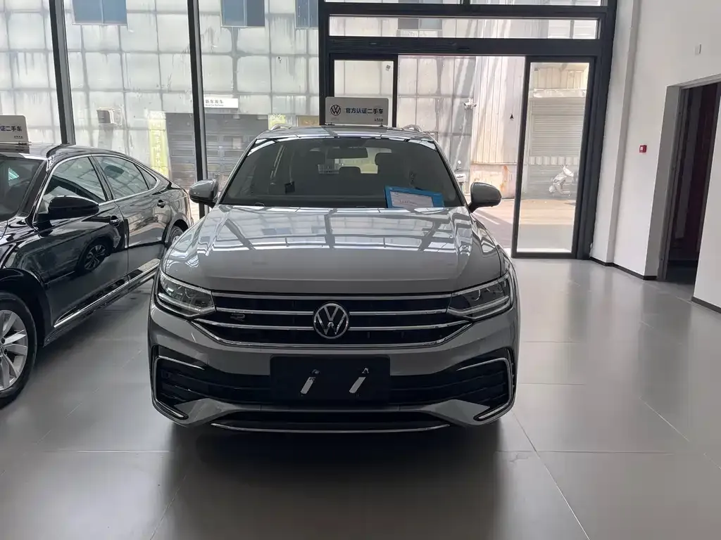 Volkswagen Tiguan L — фото 9