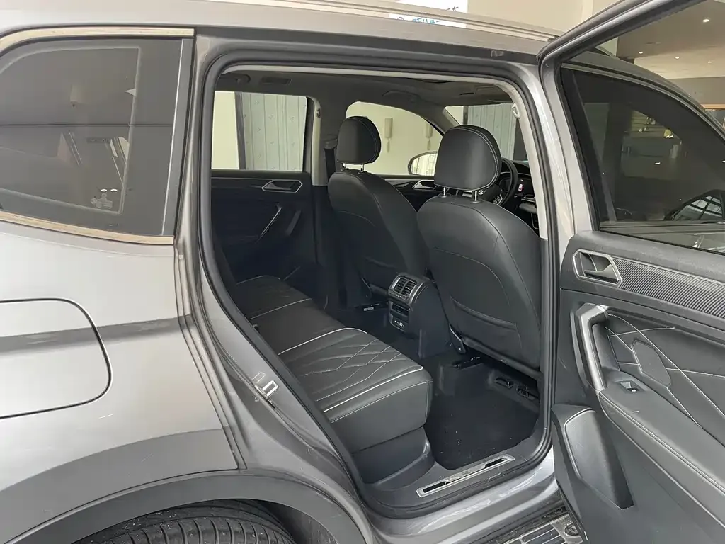 Volkswagen Tiguan L — фото 6