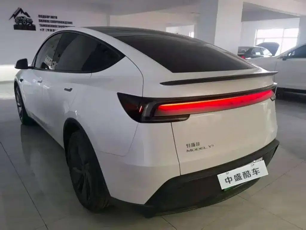Tesla Model Y — фото 5
