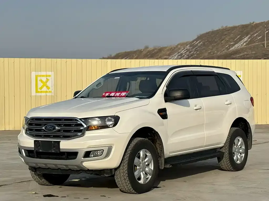 Ford Everest — фото 1