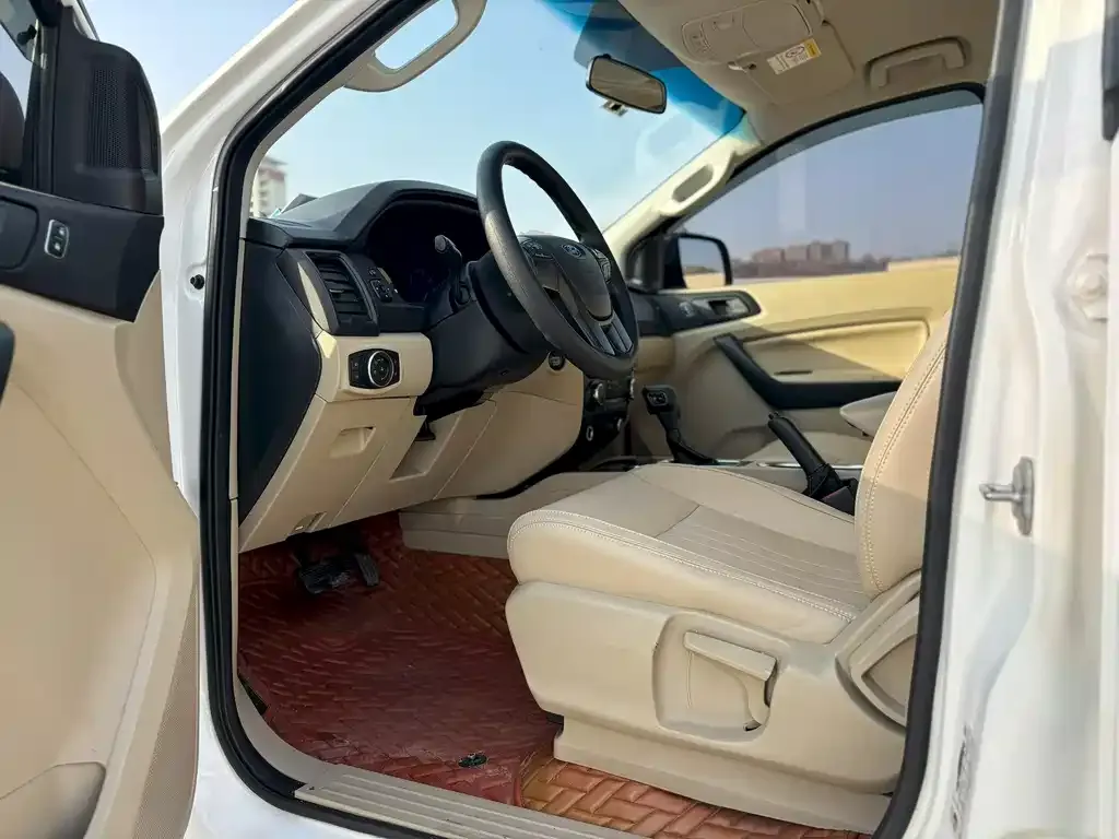 Ford Everest — фото 2