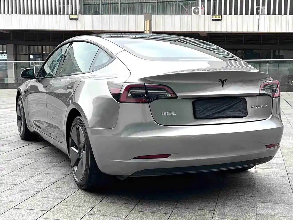 Tesla Model 3 — фото 8
