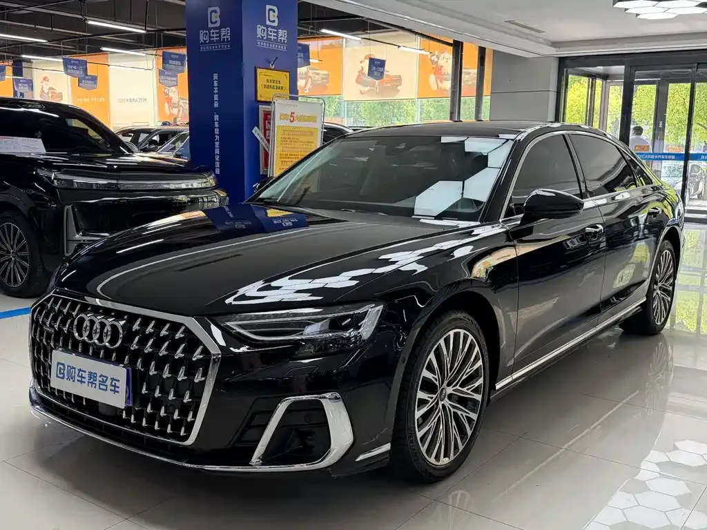 Audi A8 — фото 1