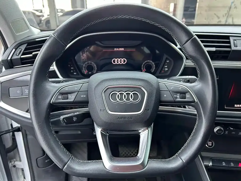 Audi Q3 — фото 5