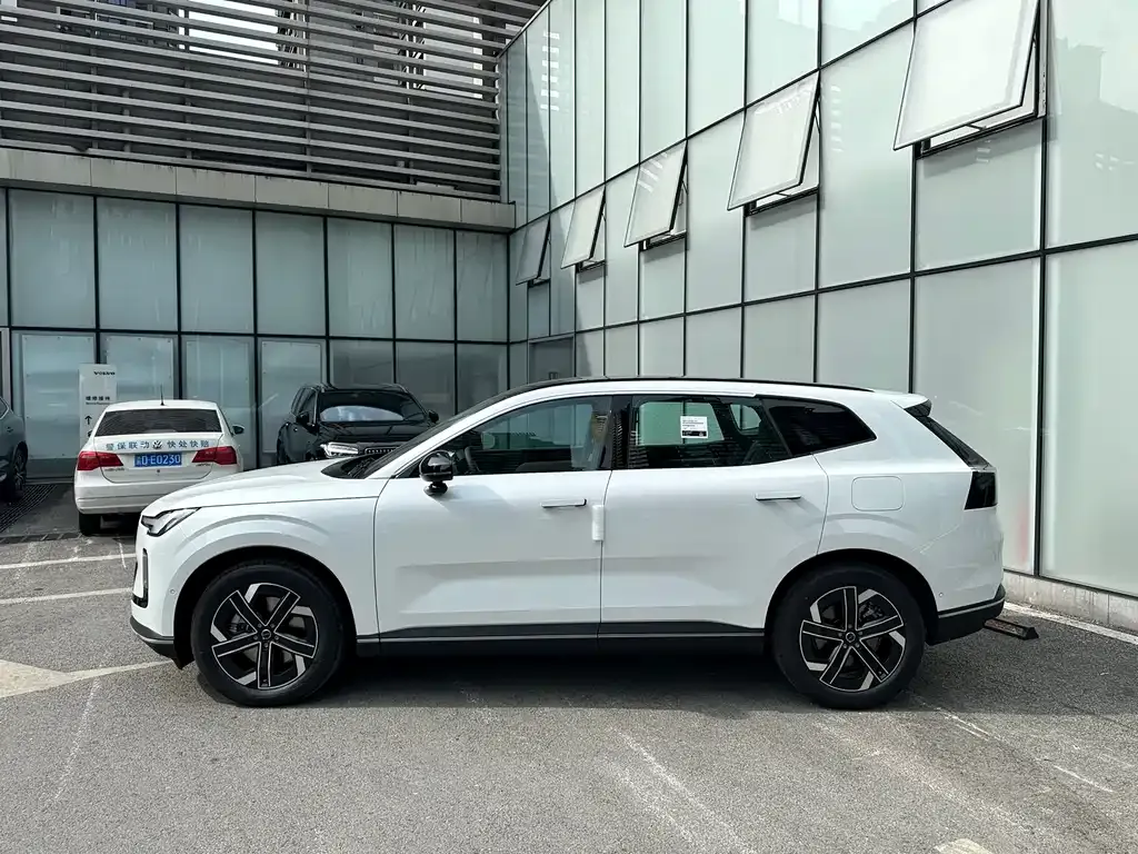 Volvo XC70 Plug-in Hybrid 2026 из CN, фото 6