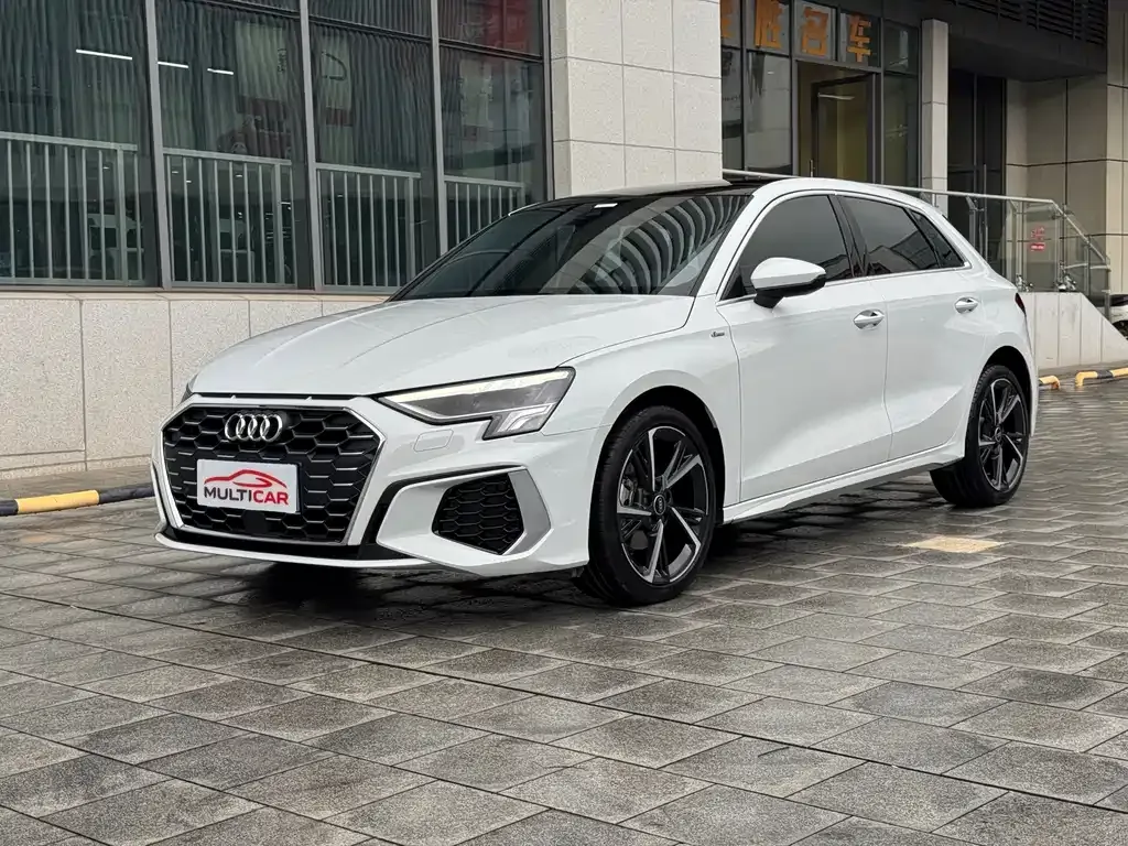 Audi A3 — фото 1
