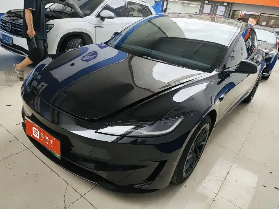 Tesla Model 3 — фото 1