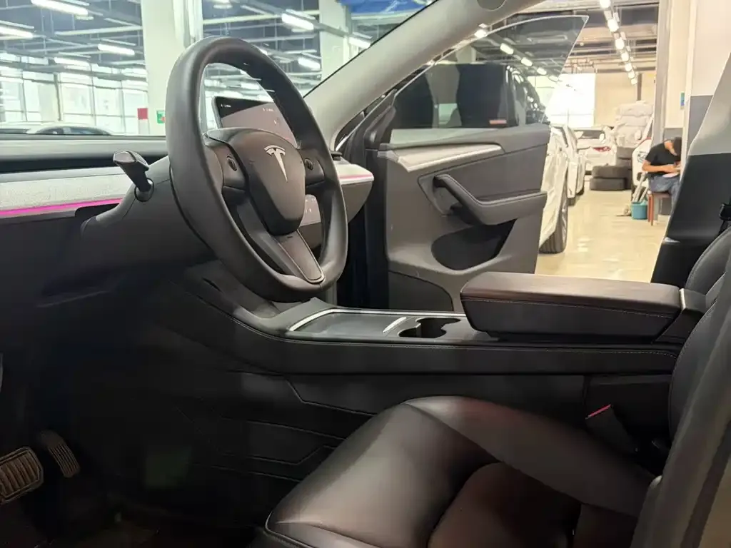 Tesla Model Y — фото 4