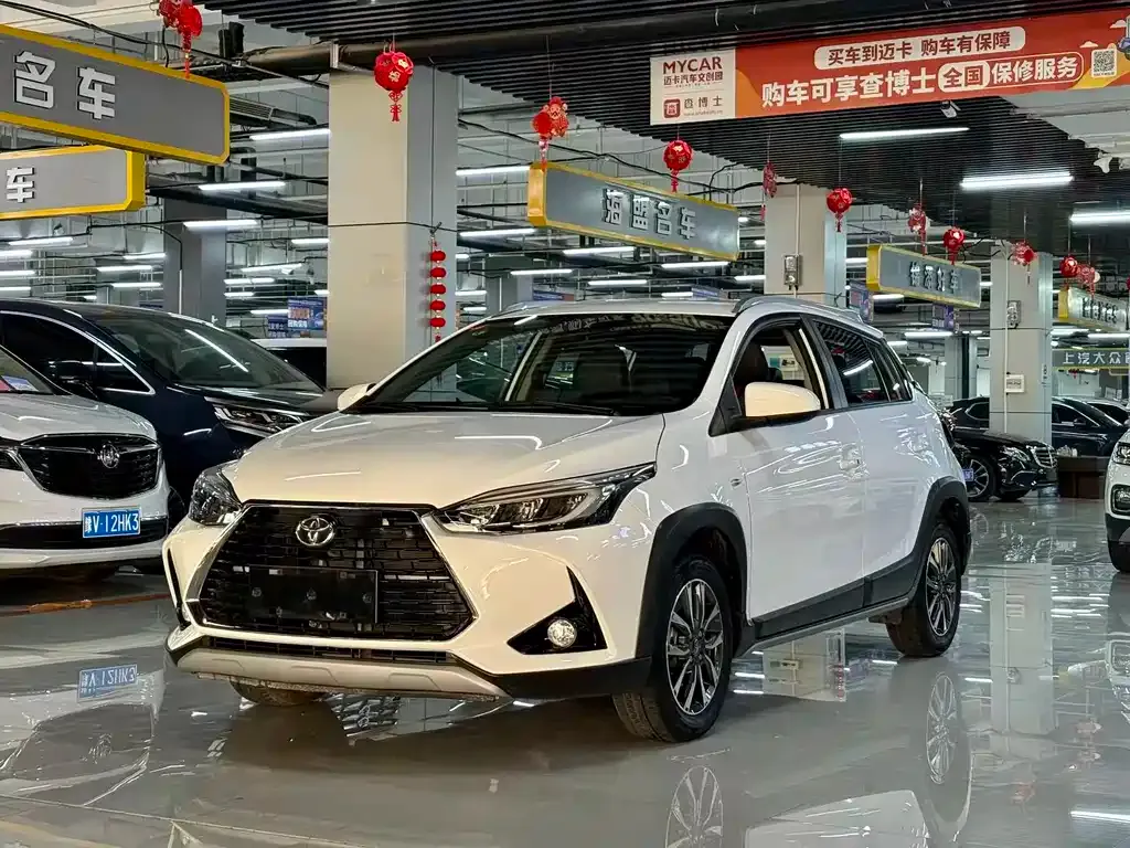 Toyota Yaris L — фото 1