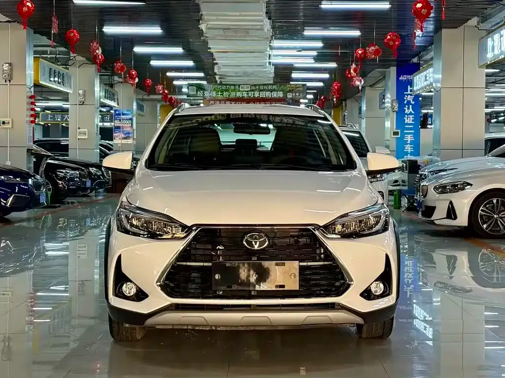 Toyota Yaris L — фото 9
