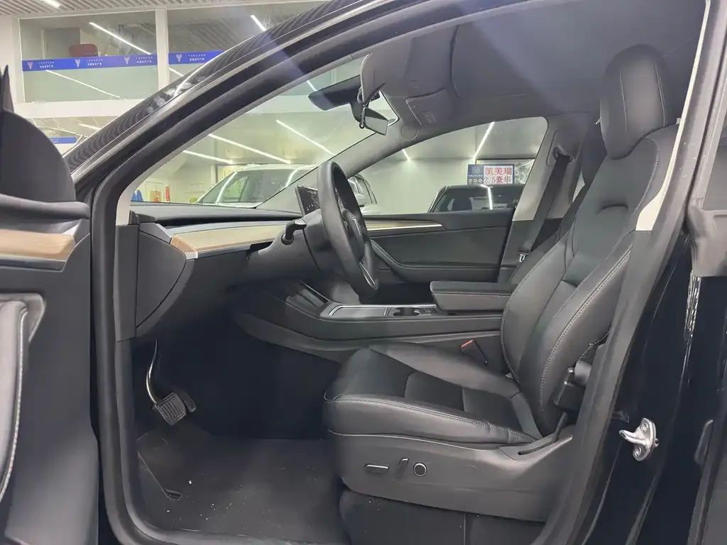 Tesla Model Y — фото 4