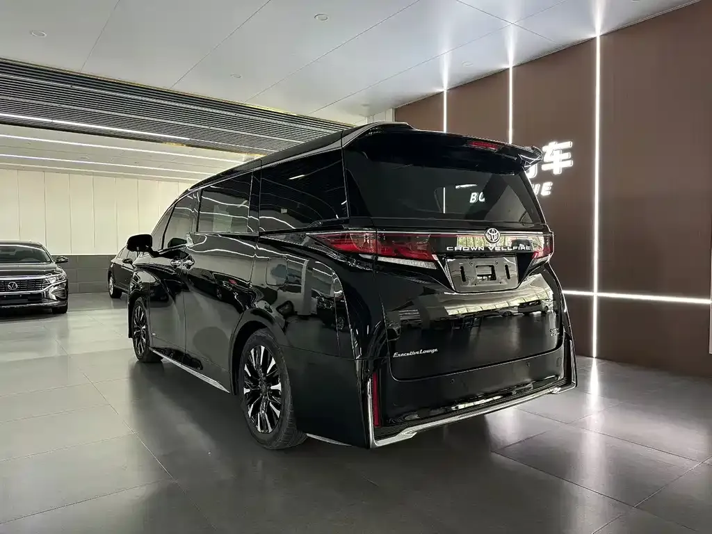 Toyota Vellfire — фото 2