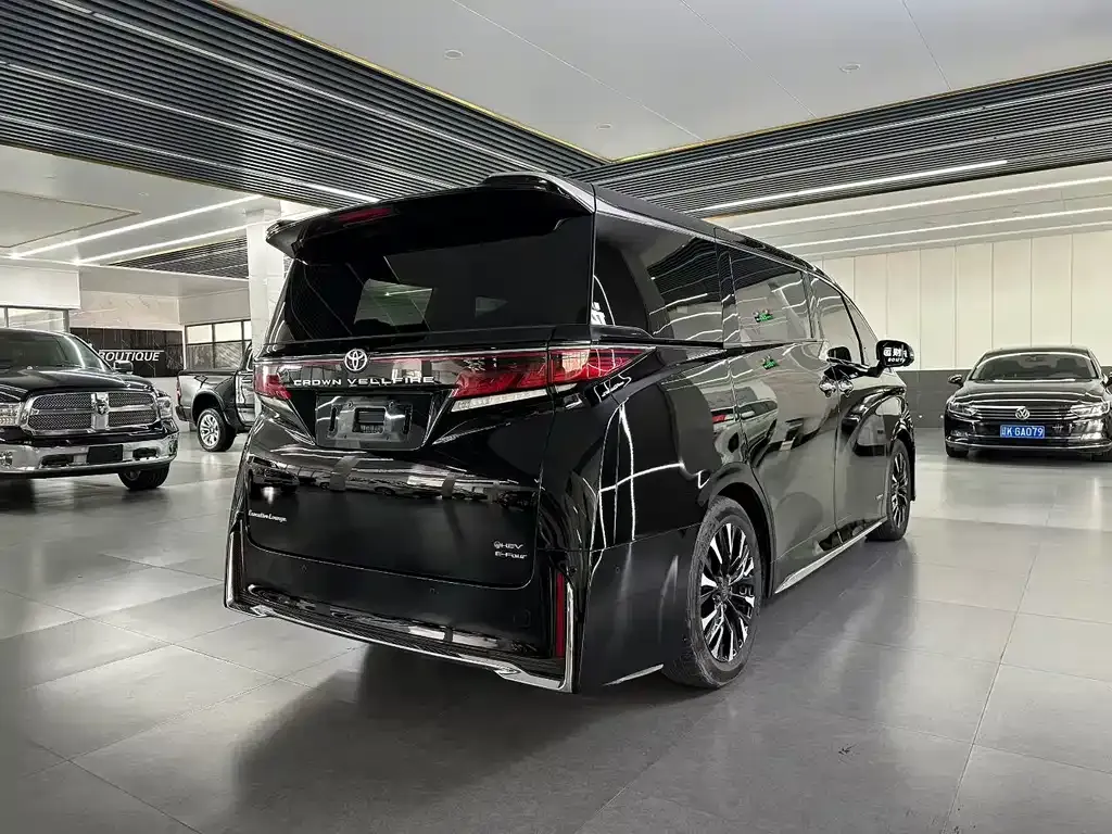 Toyota Vellfire — фото 9