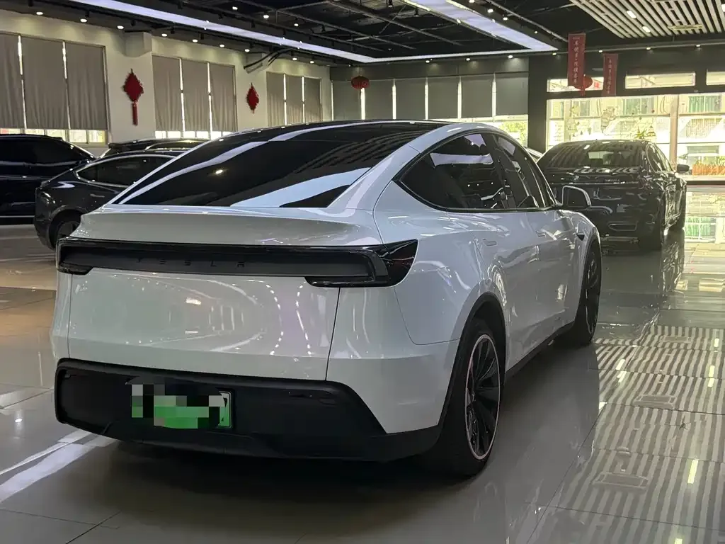Tesla Model Y — фото 7