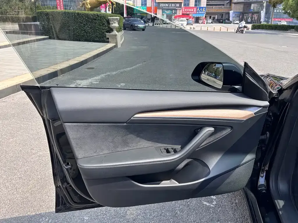 Tesla Model 3 — фото 5