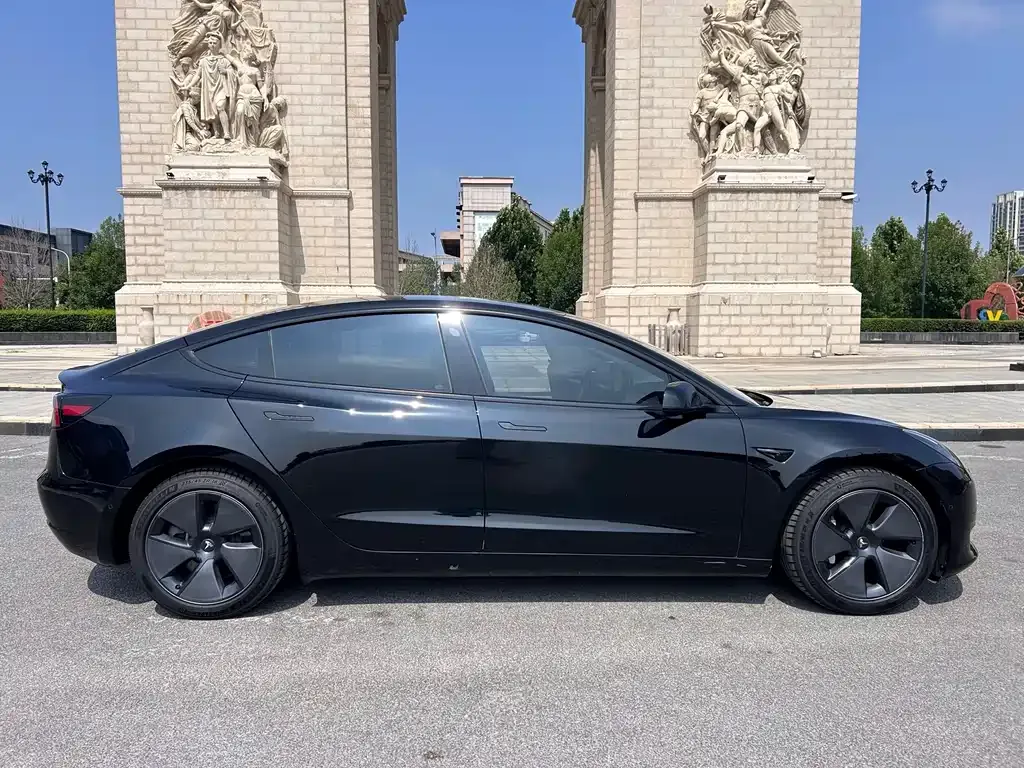 Tesla Model 3 — фото 7