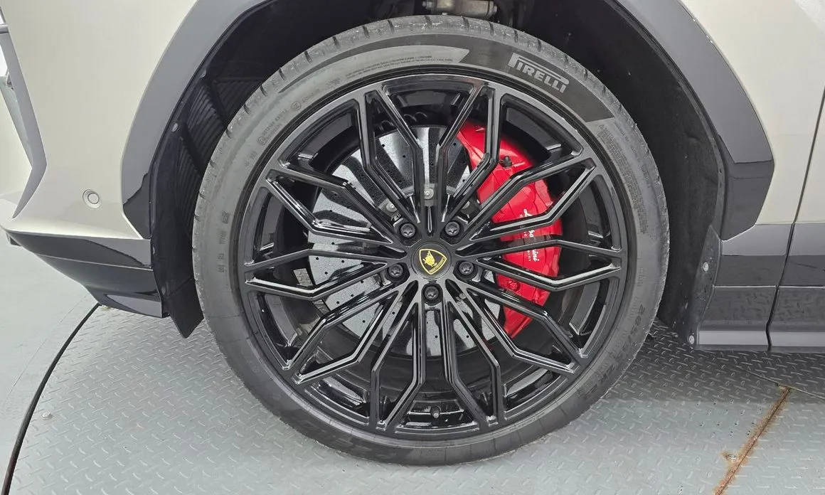 Lamborghini Urus — фото 3
