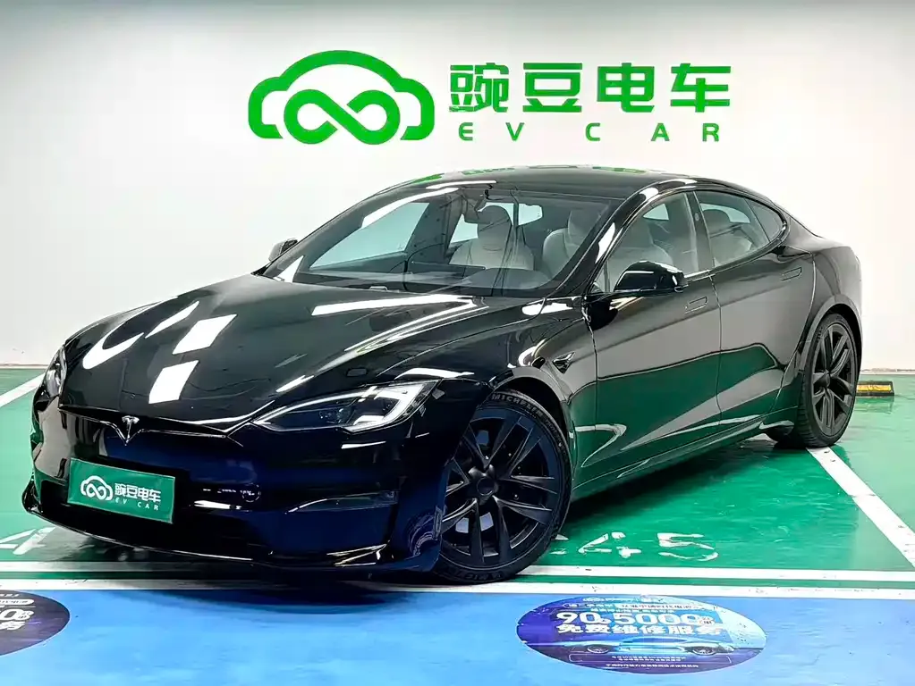 Tesla Model S — фото 1