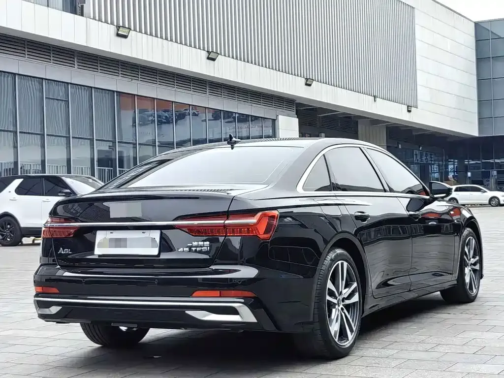 Audi A6L — фото 8
