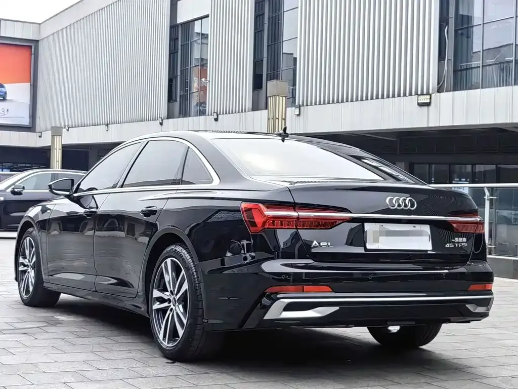 Audi A6L — фото 9