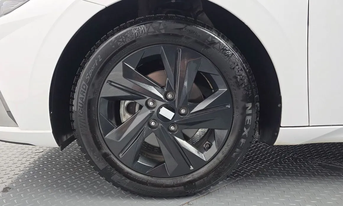 Hyundai AVANTE — фото 3