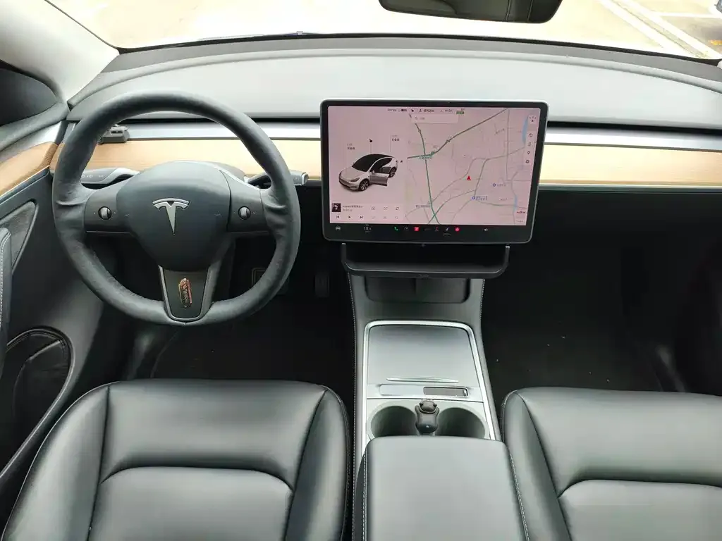 Tesla Model Y — фото 7