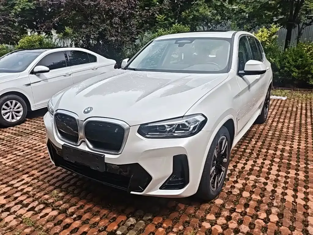 BMW iX3 — фото 9