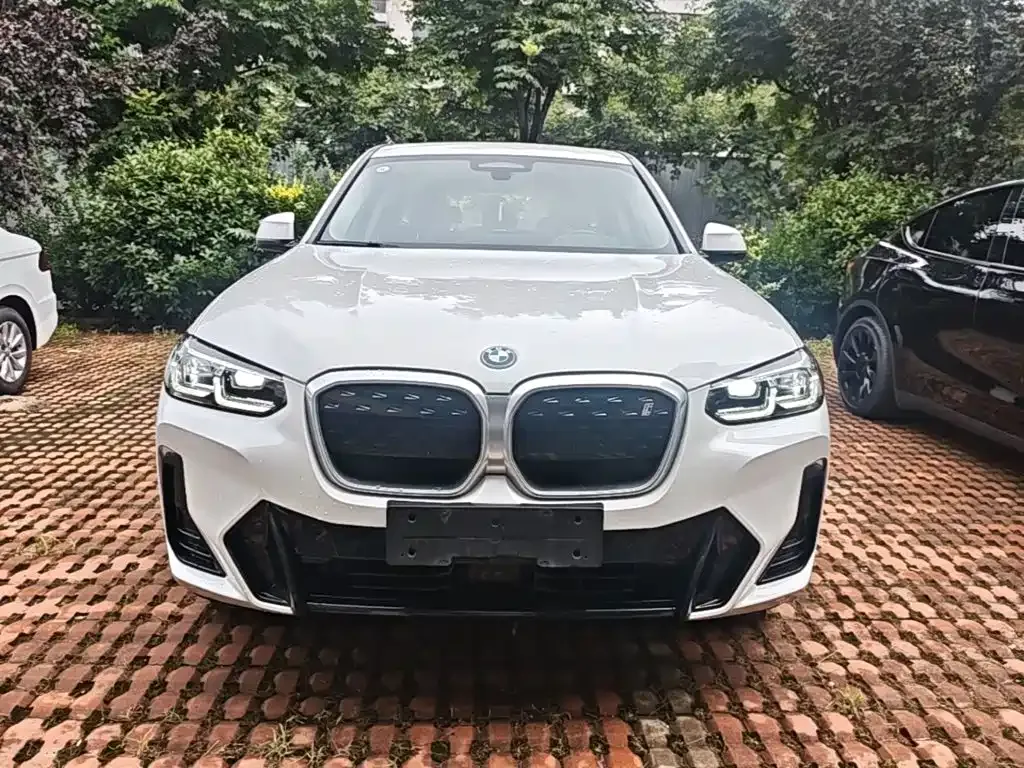 BMW iX3 — фото 10