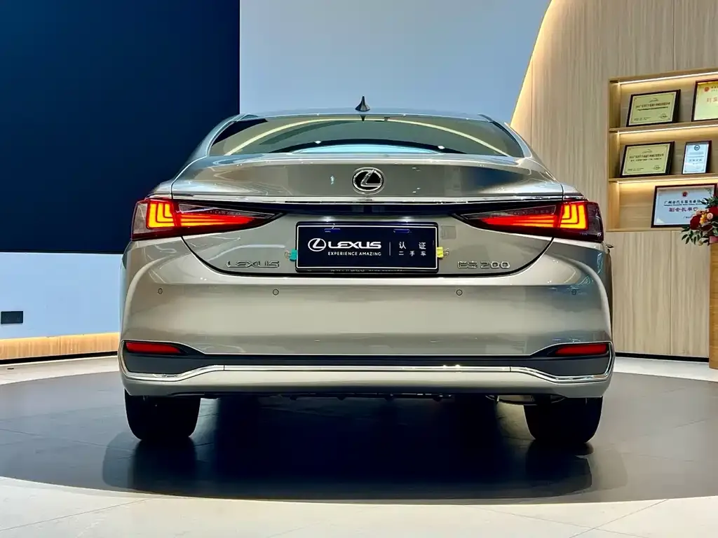 Lexus ES — фото 5