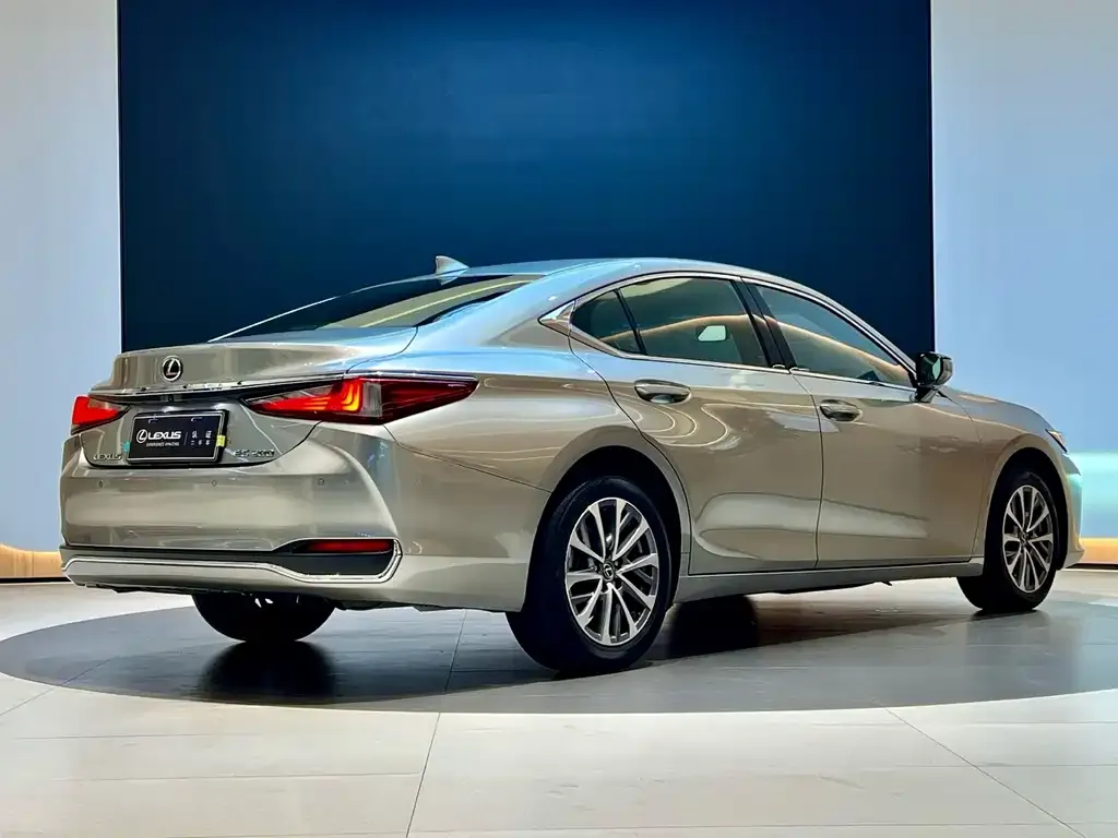 Lexus ES — фото 4