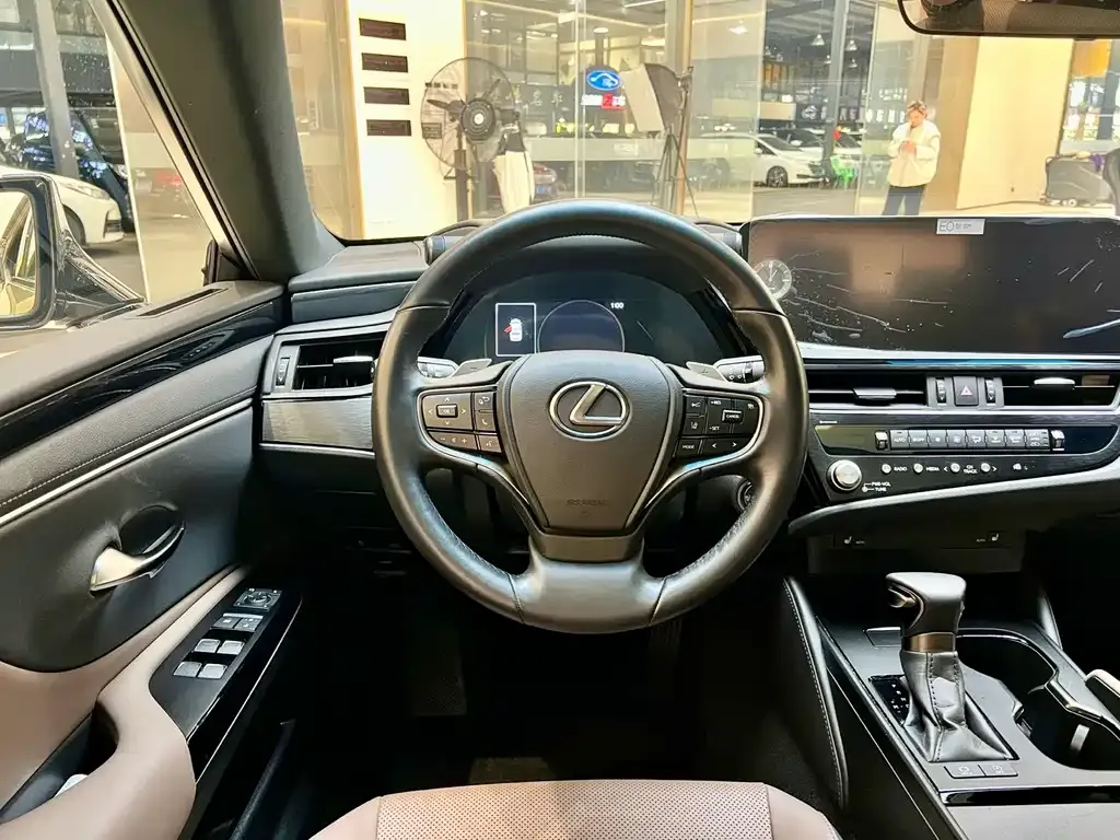 Lexus ES — фото 10