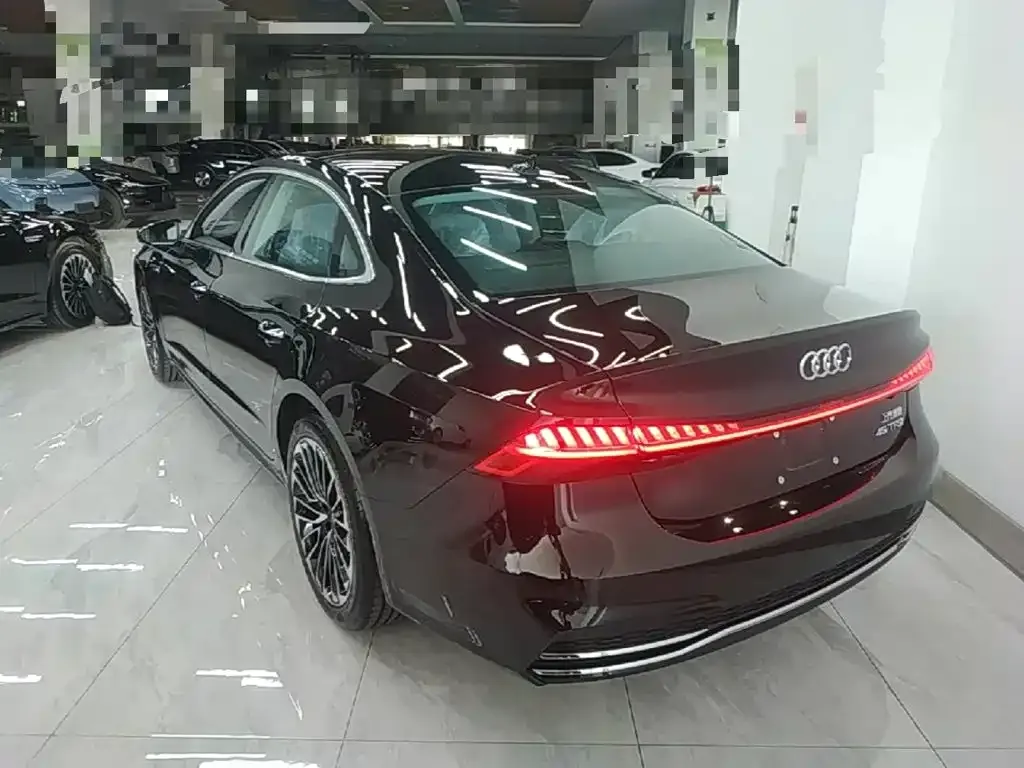 Audi A7L — фото 2
