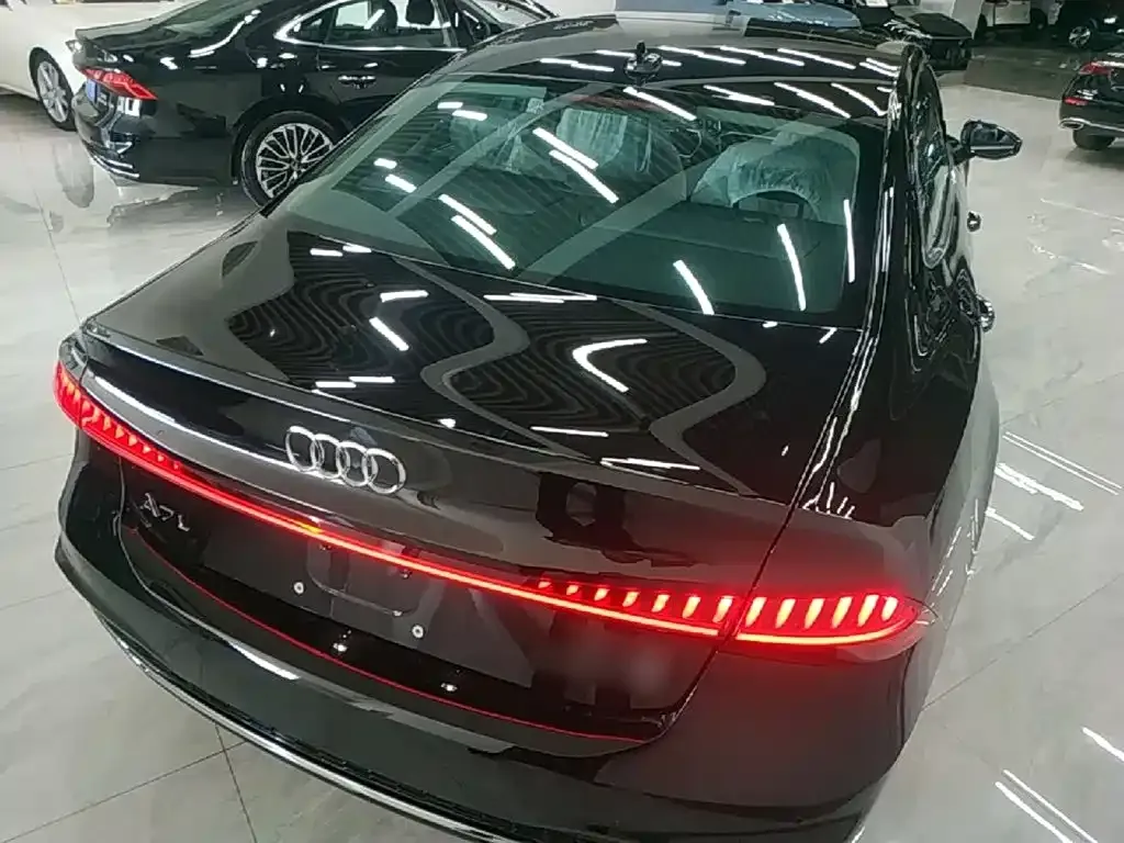 Audi A7L — фото 10