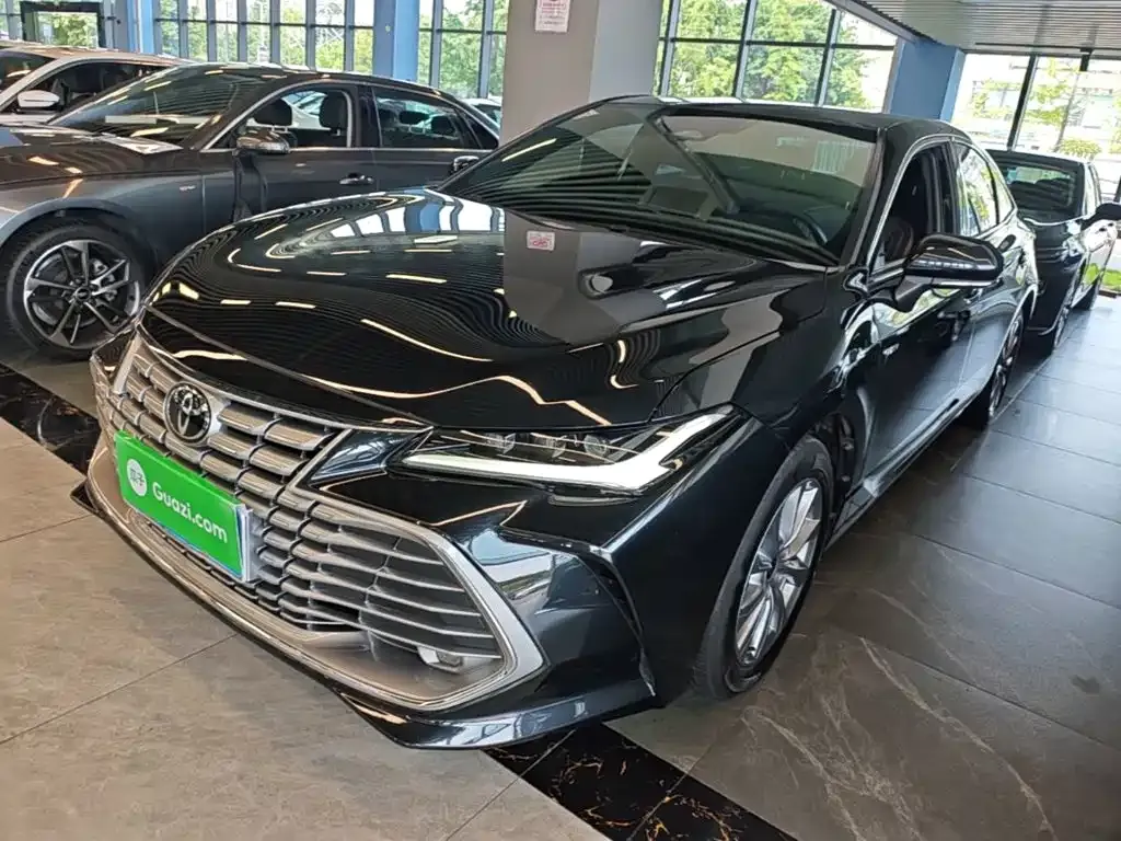Toyota Avalon — фото 1