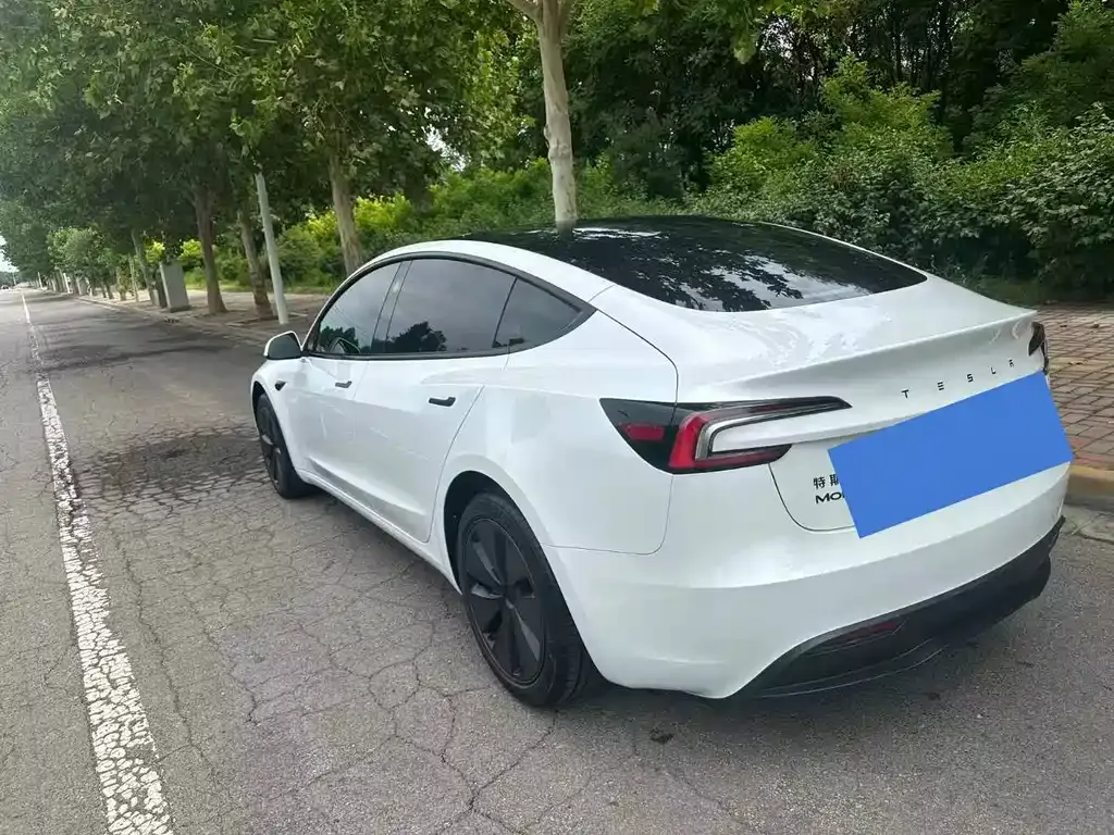 Tesla Model 3 — фото 7