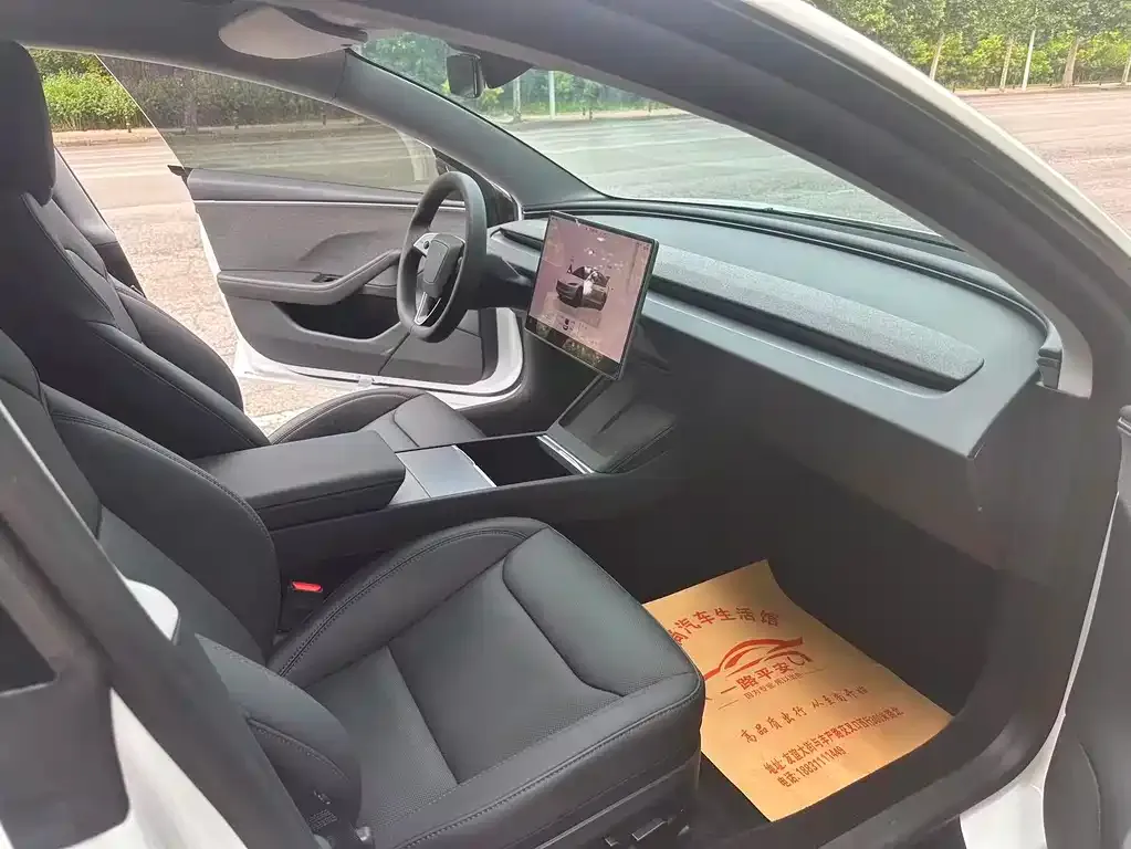 Tesla Model 3 — фото 4