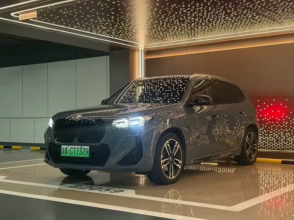 BMW iX1 xDrive30L M Sport 1