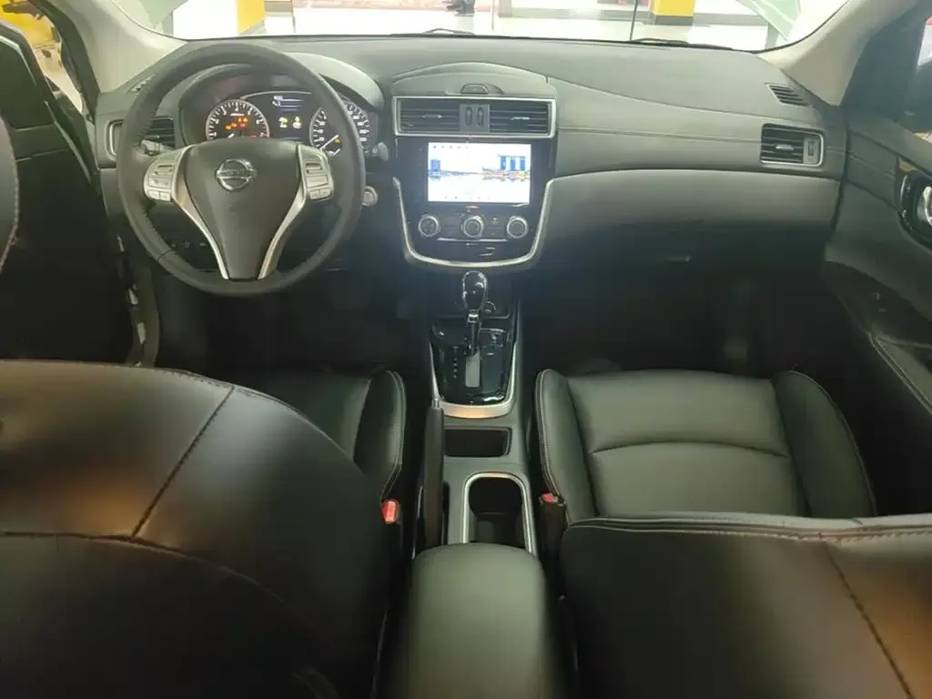 Nissan Tiida — фото 2