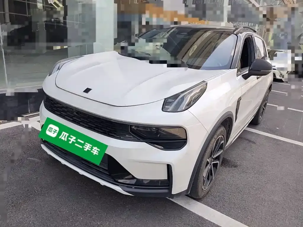 Lynk & Co 01